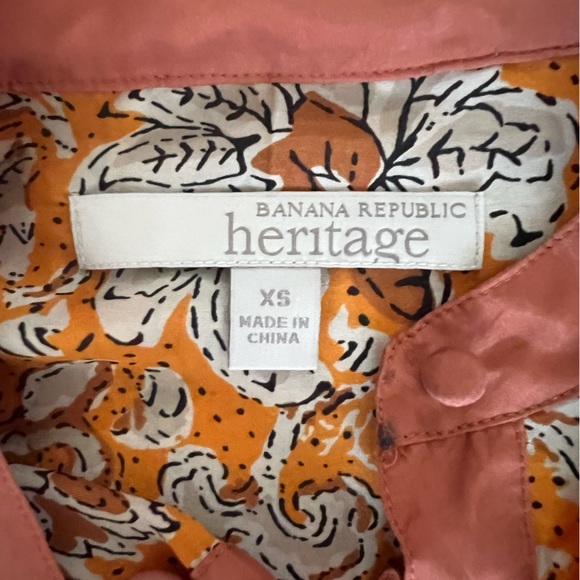 Banana Republic cinched waist satin top. Size XS - Picture 2 of 3